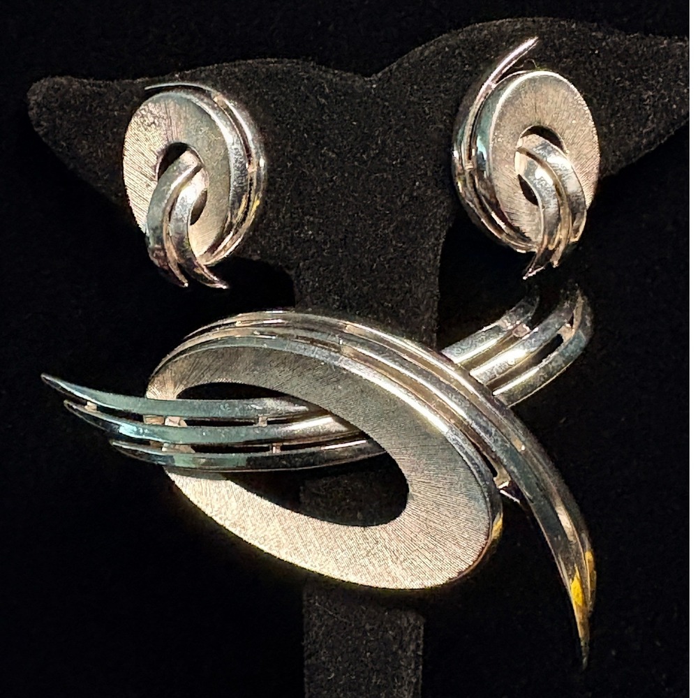 Vintage Crown Trifari Set Brooch Earrings Silver Tone Abstract Swirl Clip On